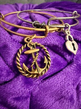 Alex and Ani 2pack Bracelette's